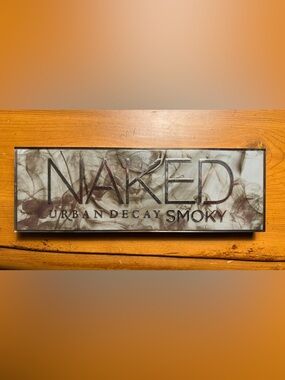 Urban Decay Naked Smoky Palette with Brush